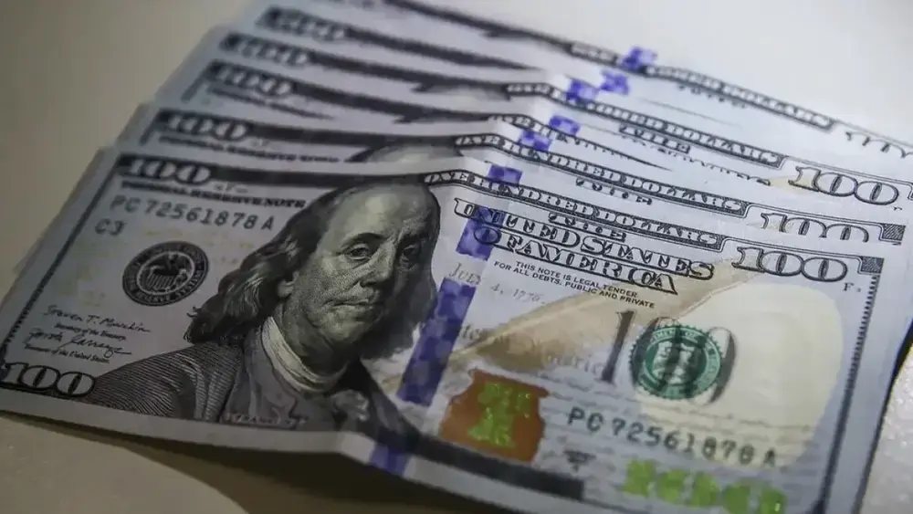 Dólar fecha a R$ 5,18 com tensão no Oriente Médio